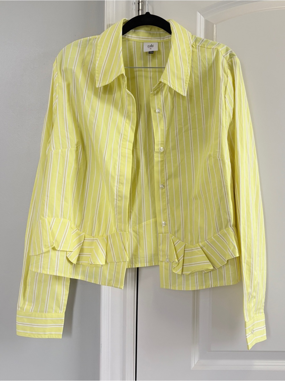 SALE! CAbi 💫 NWOT Summer 2025 Flirt Shirt, Yellow Blouse, Size M